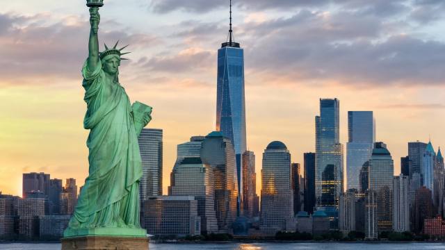 Vrijheidsbeeld met de skyline van New York