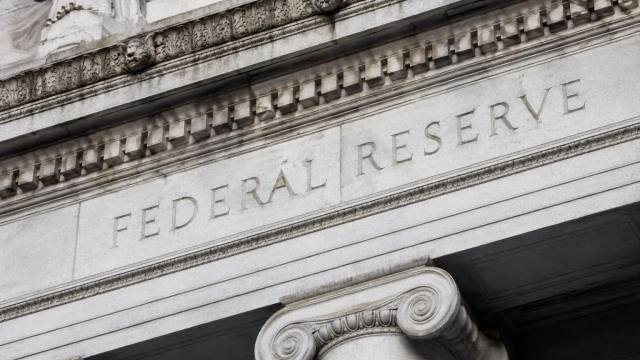 AI-illustratie van de gevel van de Federal Reserve